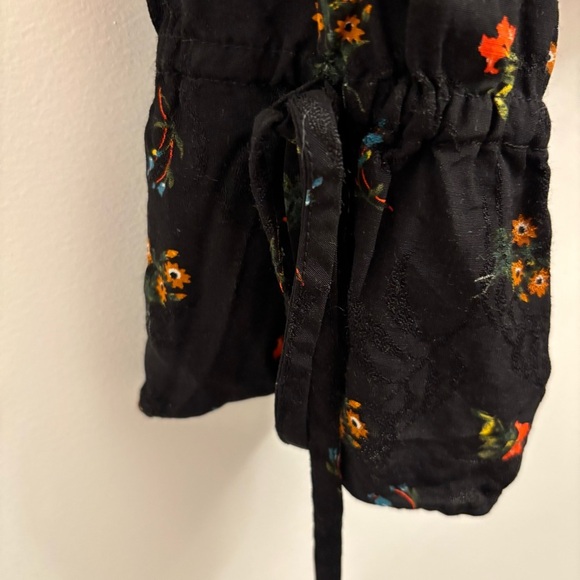 Urban Outfitters Black Deep V-neck Cinched Dark Floral Shirt Peasant Boho Large - Picture 11 of 11